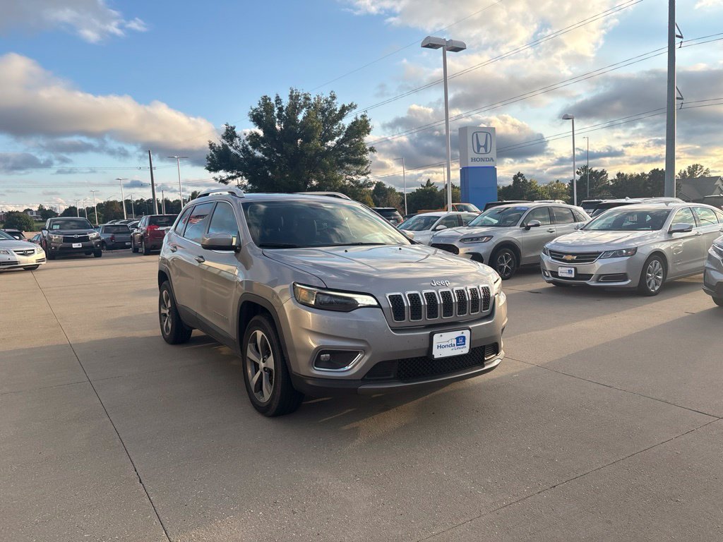 Used 2019 Billet Silver Metallic Clearcoat Jeep Limited image 3