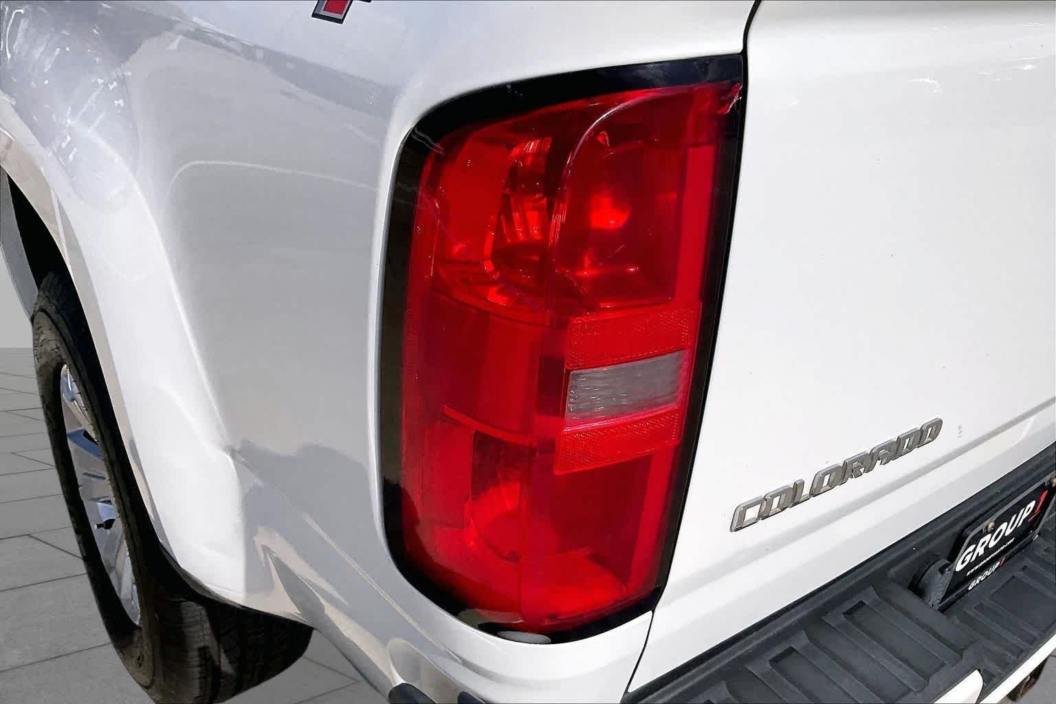 Used 2018 Summit White Chevrolet 4WD LT image 25