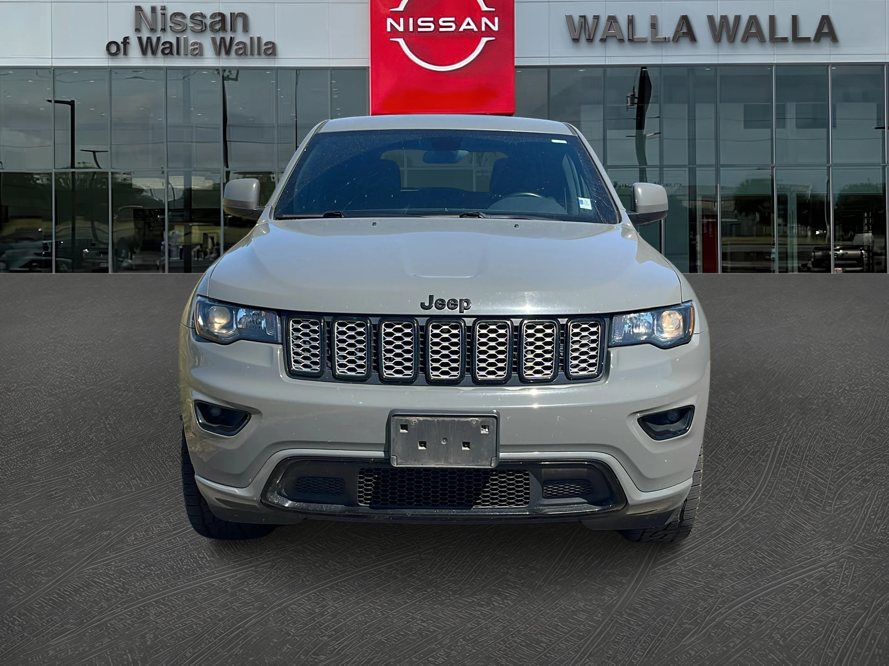 Used 2021 Gray Jeep Laredo X image 2