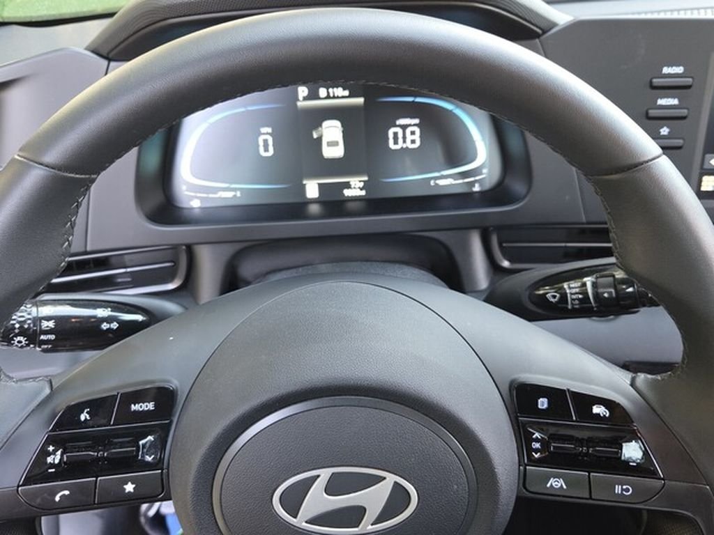 Used 2026 White Hyundai SEL Sport image 22