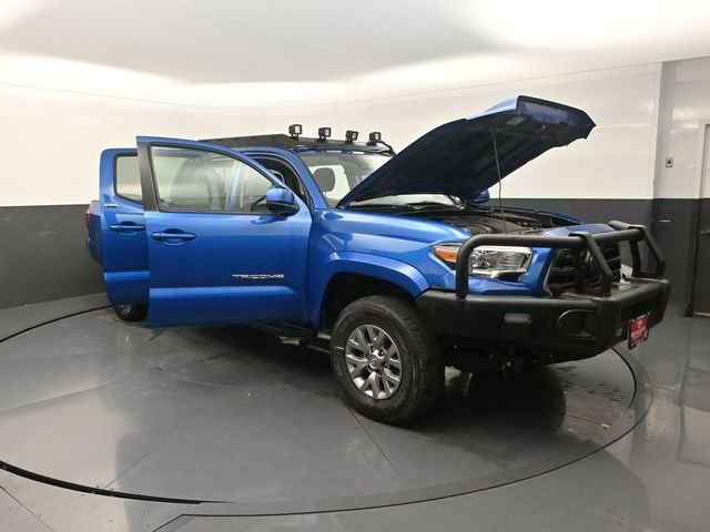 Used 2018 Blue Toyota SR5 image 39