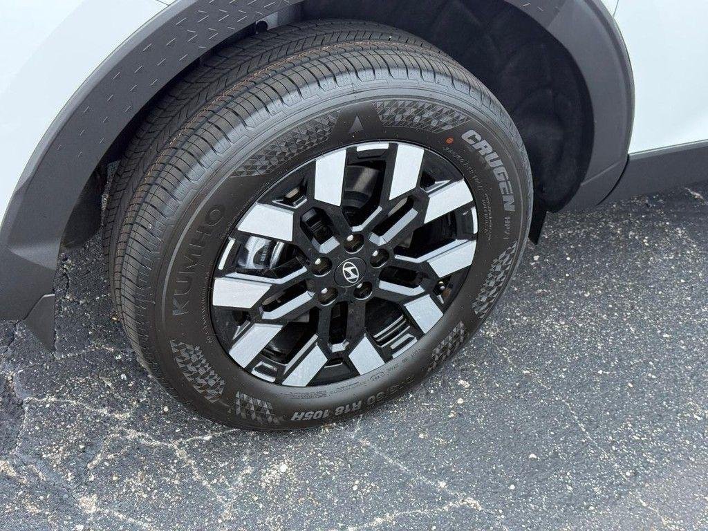 New 2026 White Hyundai SEL AWD image 4