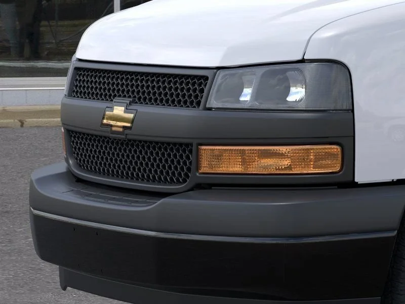New 2026 Summit White Chevrolet WT image 20