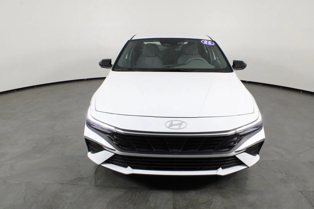 Used 2025 White Hyundai SEL Sport image 13
