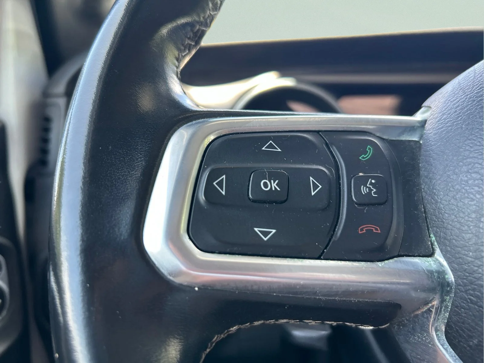 Used 2020 Bright White Clearcoat Jeep Sport image 14