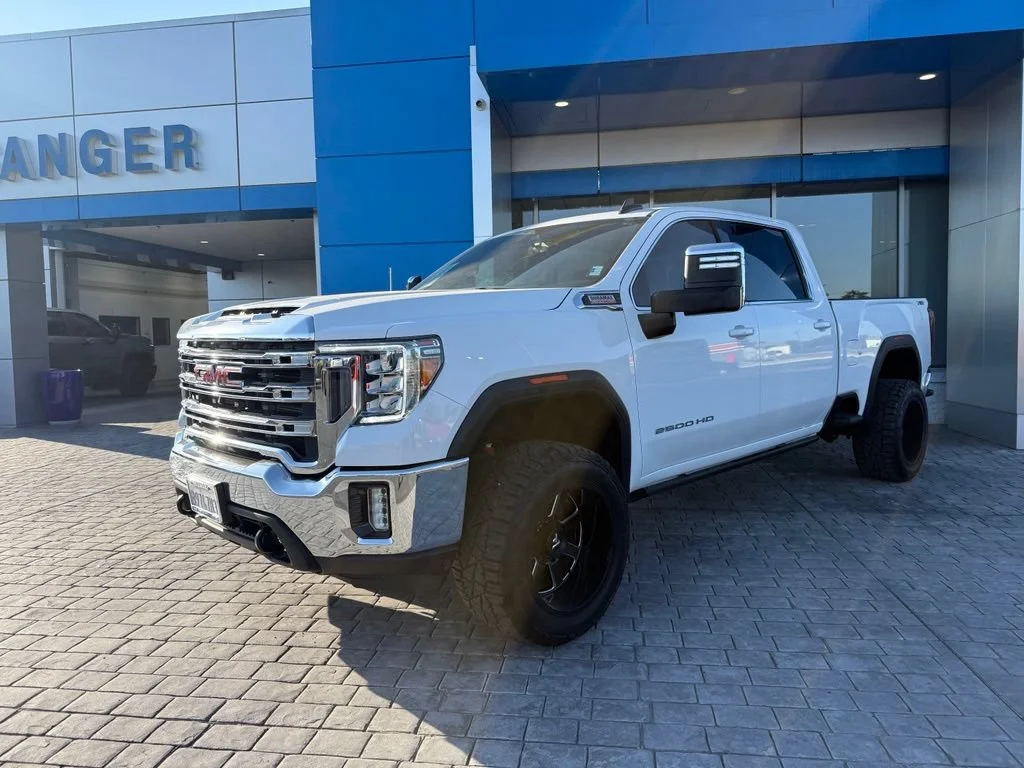 Used 2022 SUMMIT WHITE GMC SLE image 4