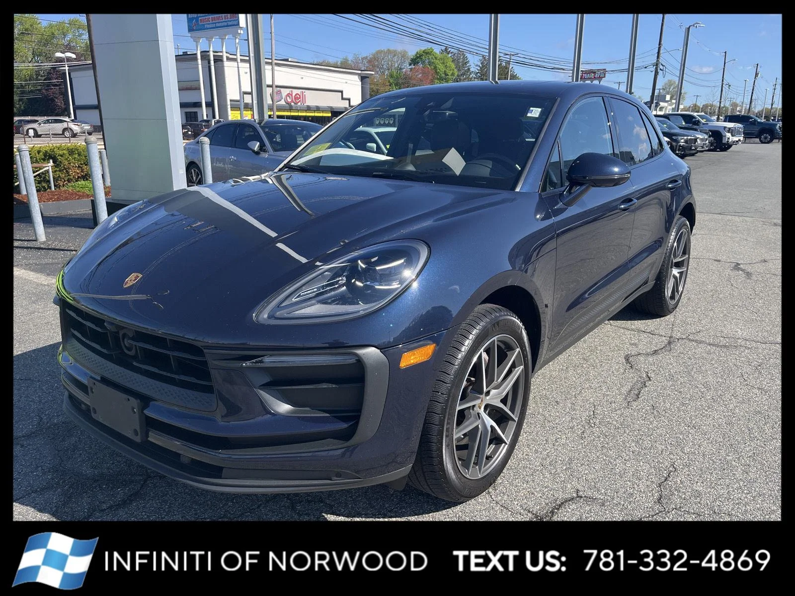 2023 Porsche Macan -'s photo