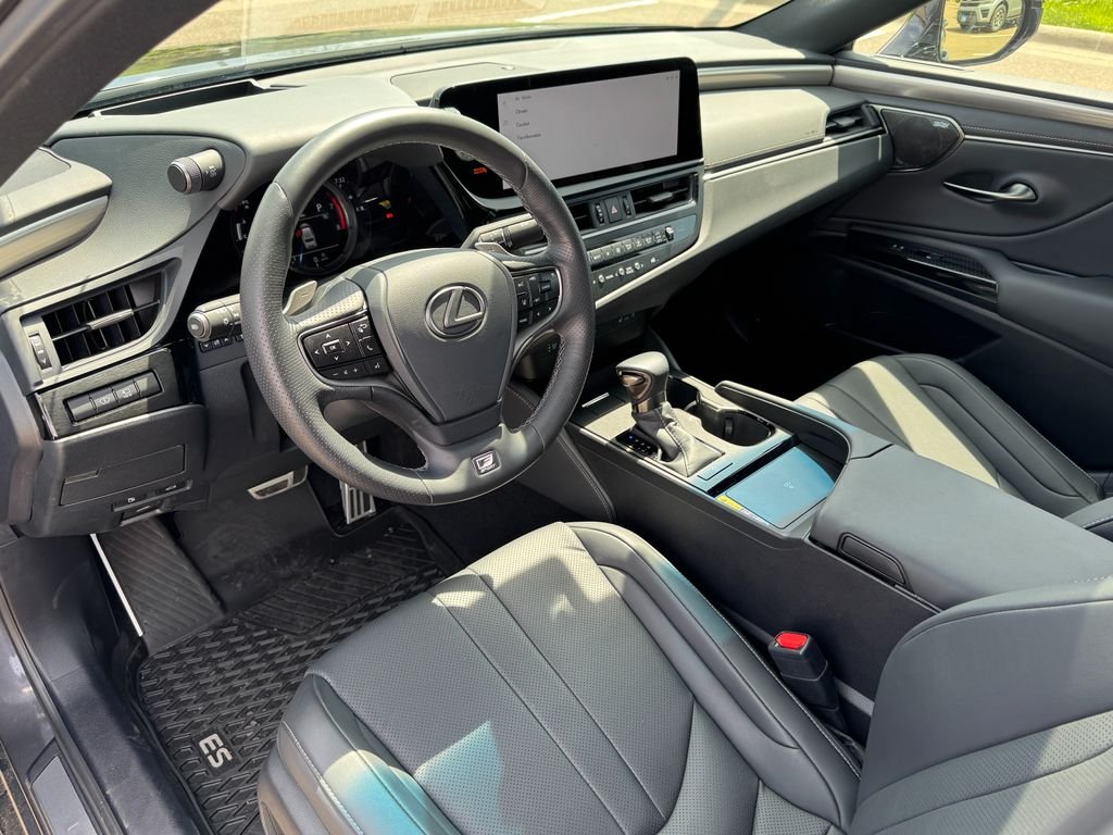 2025 Lexus ES - Photo 28