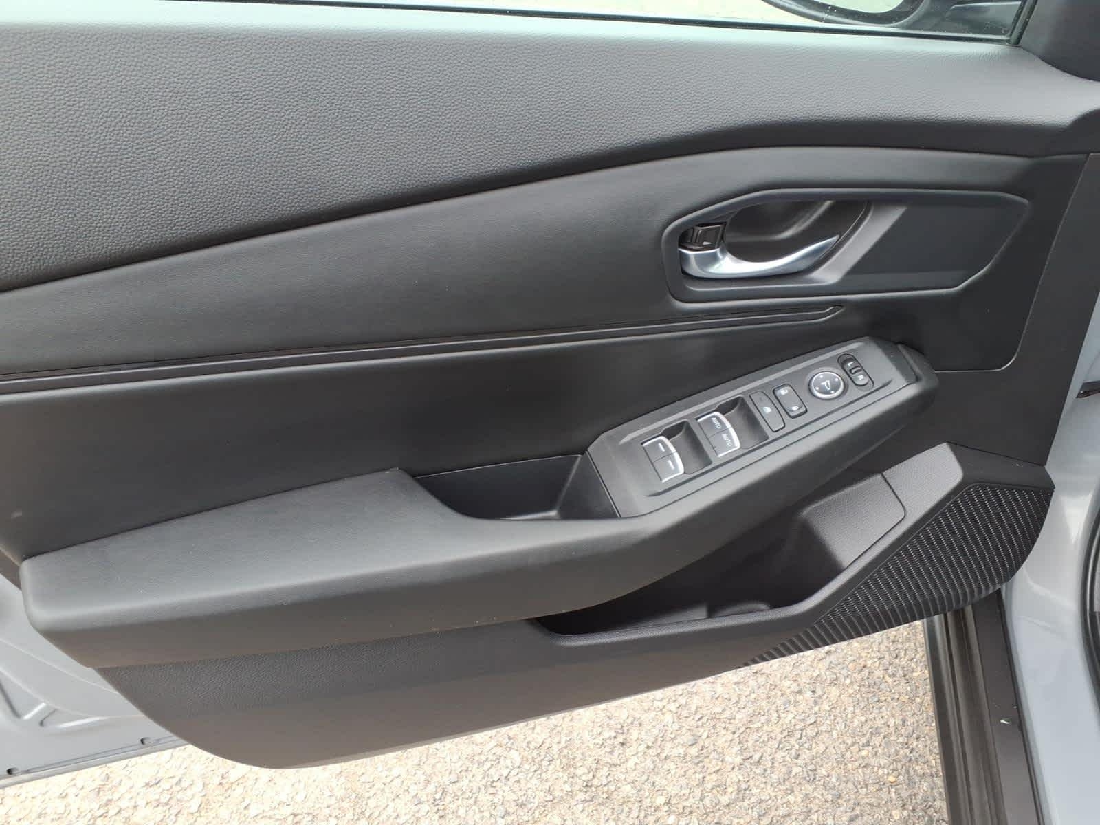 Certified Used 2025 Urban Gray Pearl Honda SE image 10