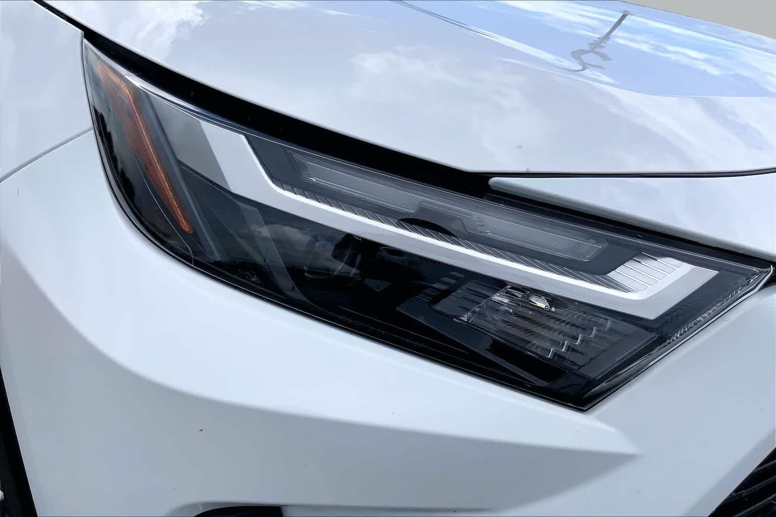Used 2025 Ice Cap Toyota Hybrid XLE image 27