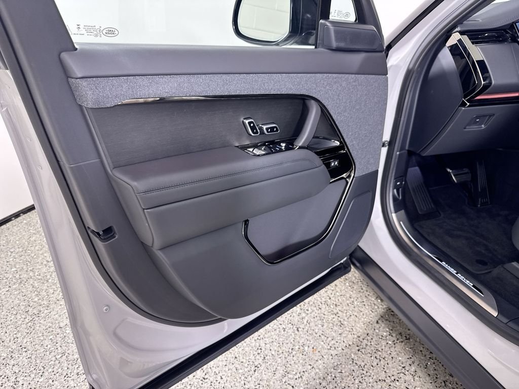 New 2026 Borasco Grey Land Rover Dynamic SE image 13