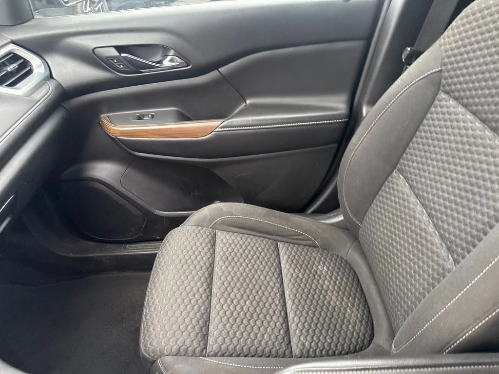 Used 2018 Blue GMC SLE-2 image 25