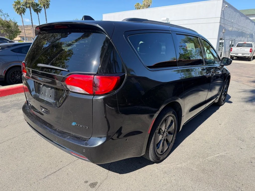 Used 2019 Black Chrysler Limited image 15