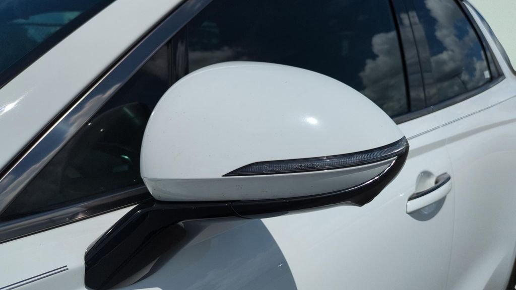 Used 2022 White Genesis 3.5T Sport image 29