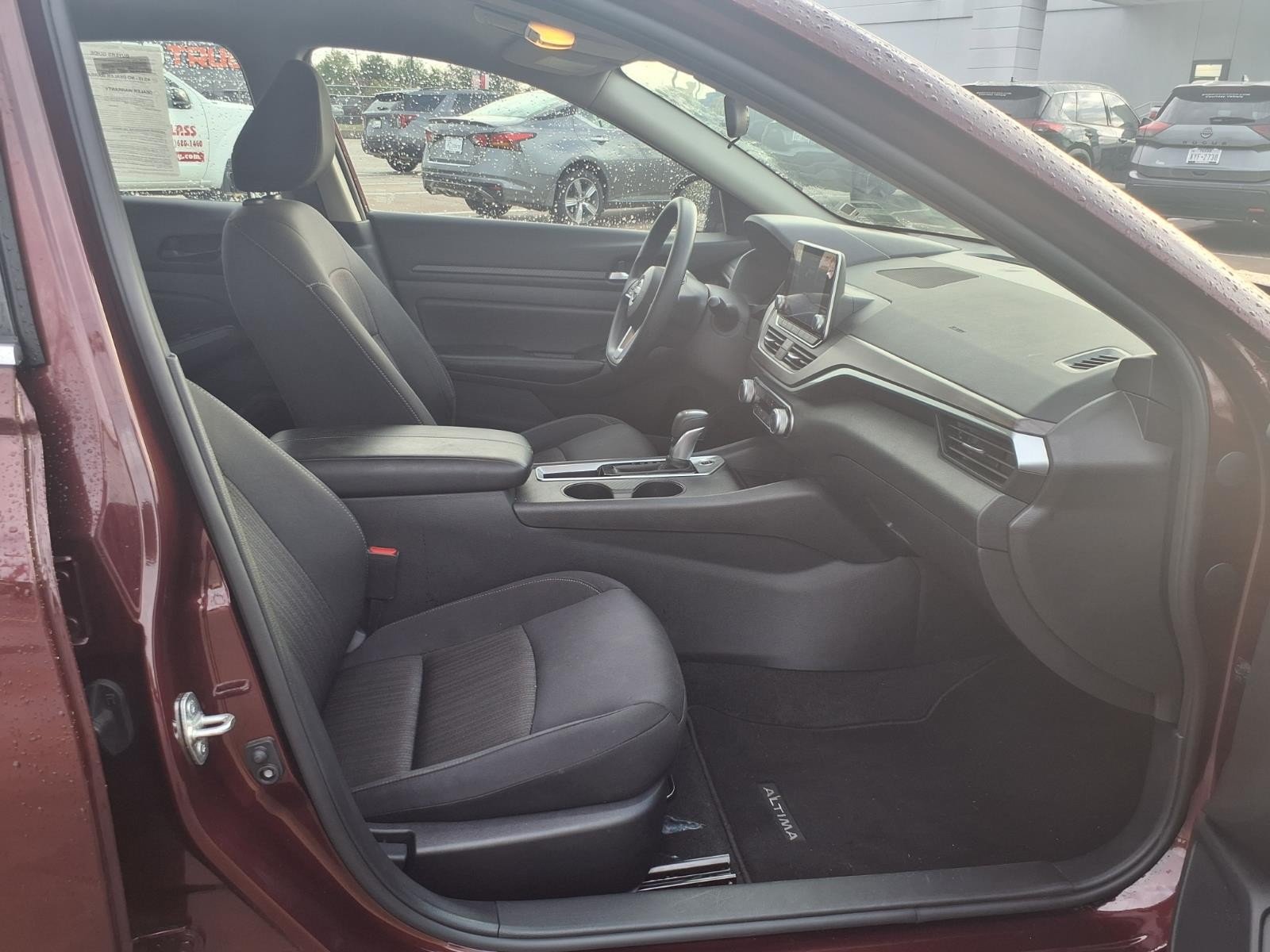 2025 Nissan Altima photo 10 of 25