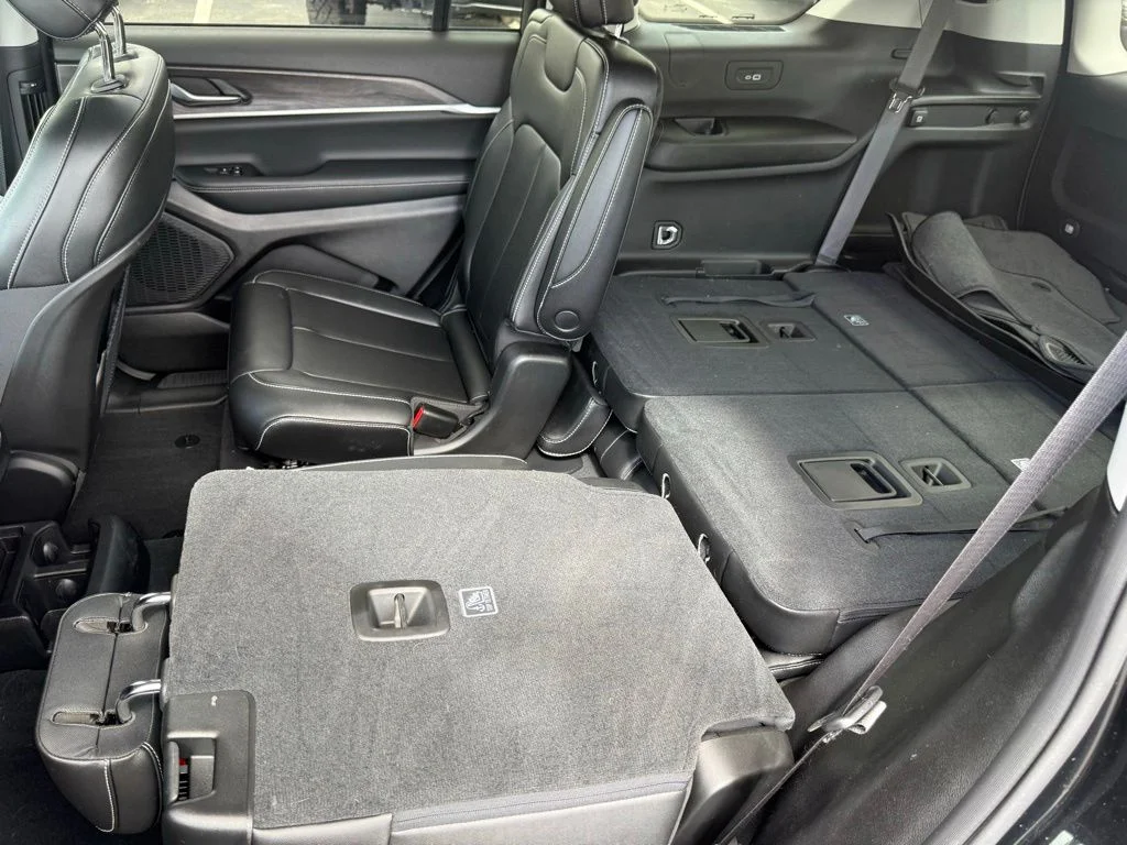Used 2023 Black Jeep Limited image 40
