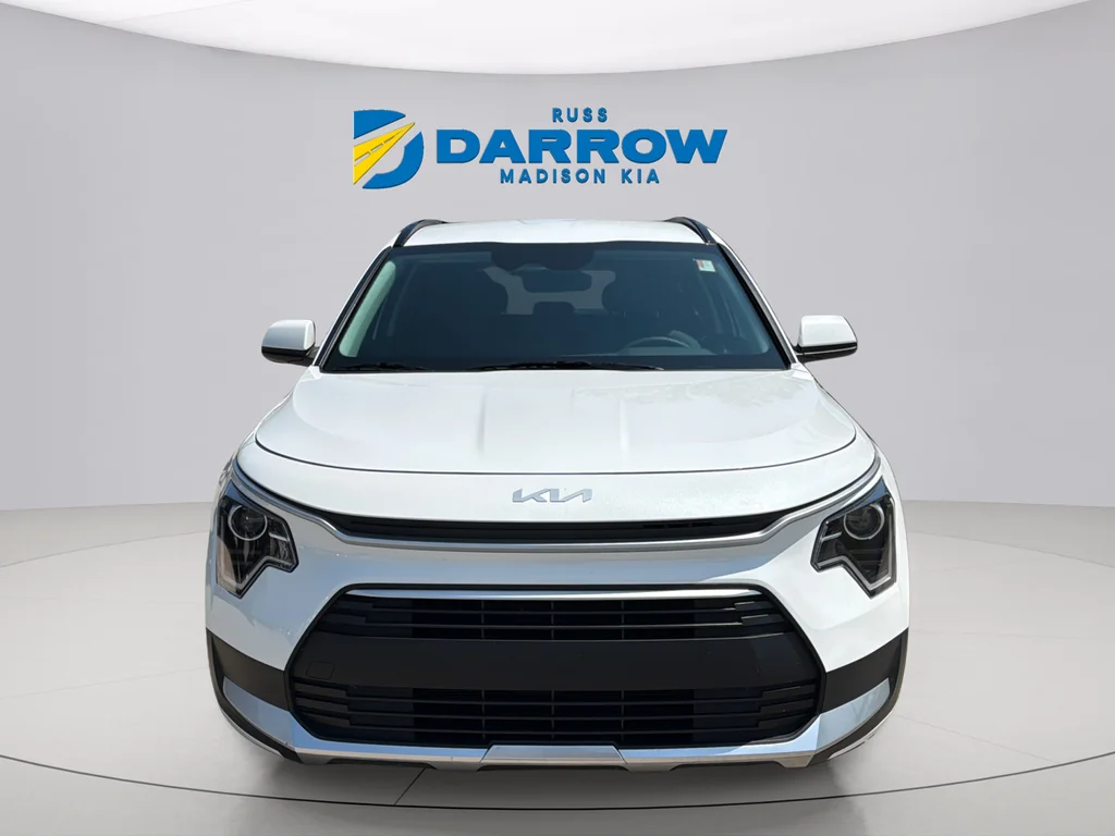 Used 2025 Snow White Pearl Kia LX image 8
