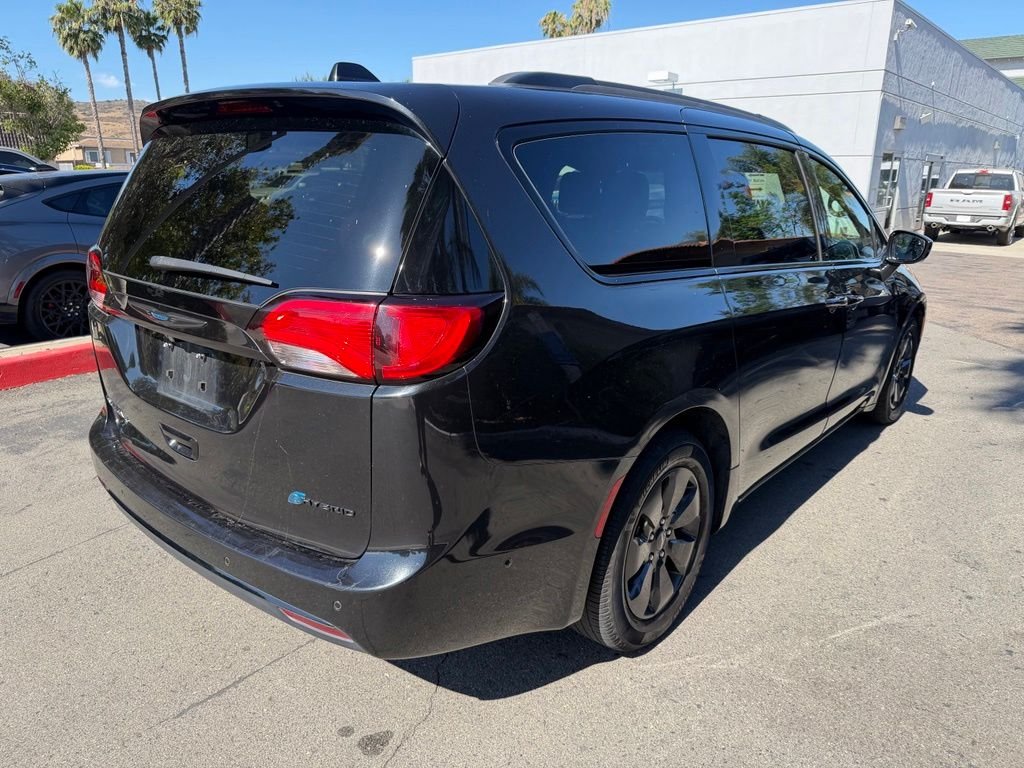 Used 2019 Black Chrysler Limited image 15