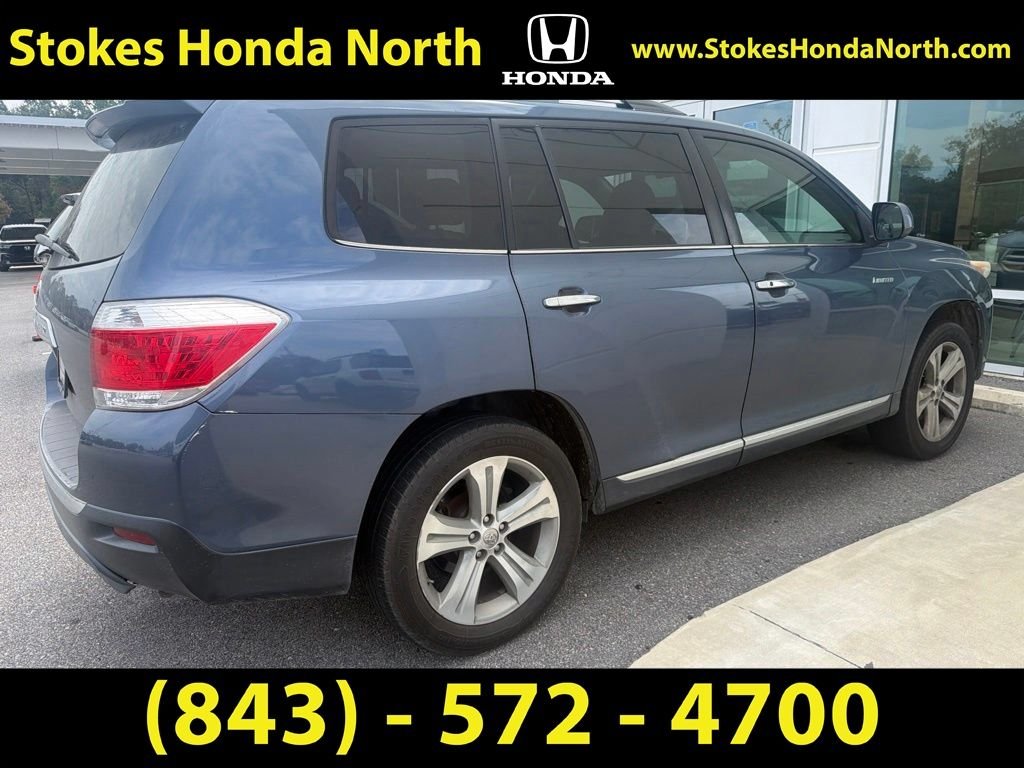 Used 2013 Blue Toyota Limited image 3
