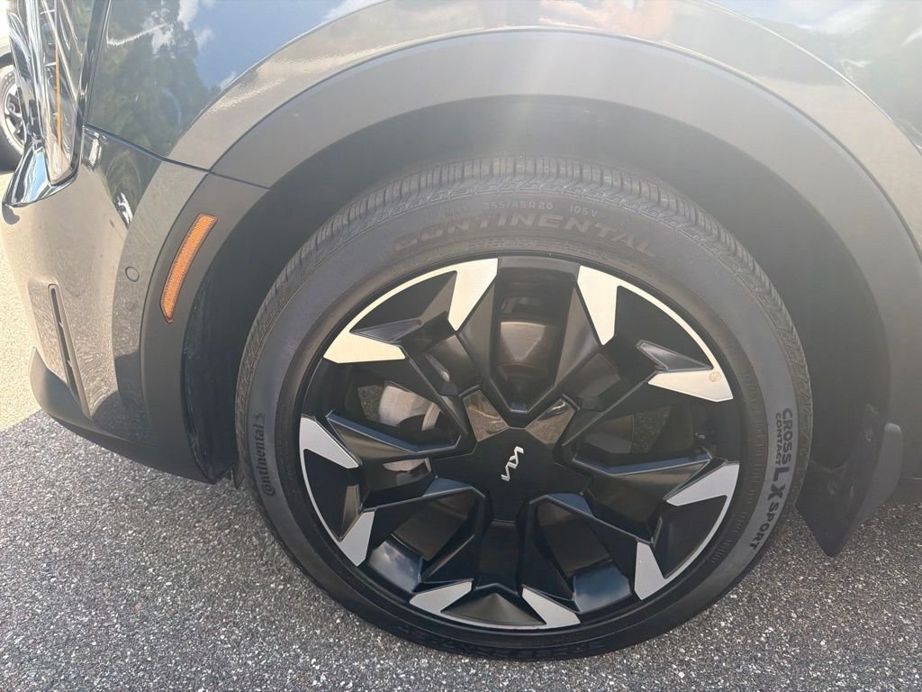 Certified Used 2025 Gravity Grey Kia SX image 28