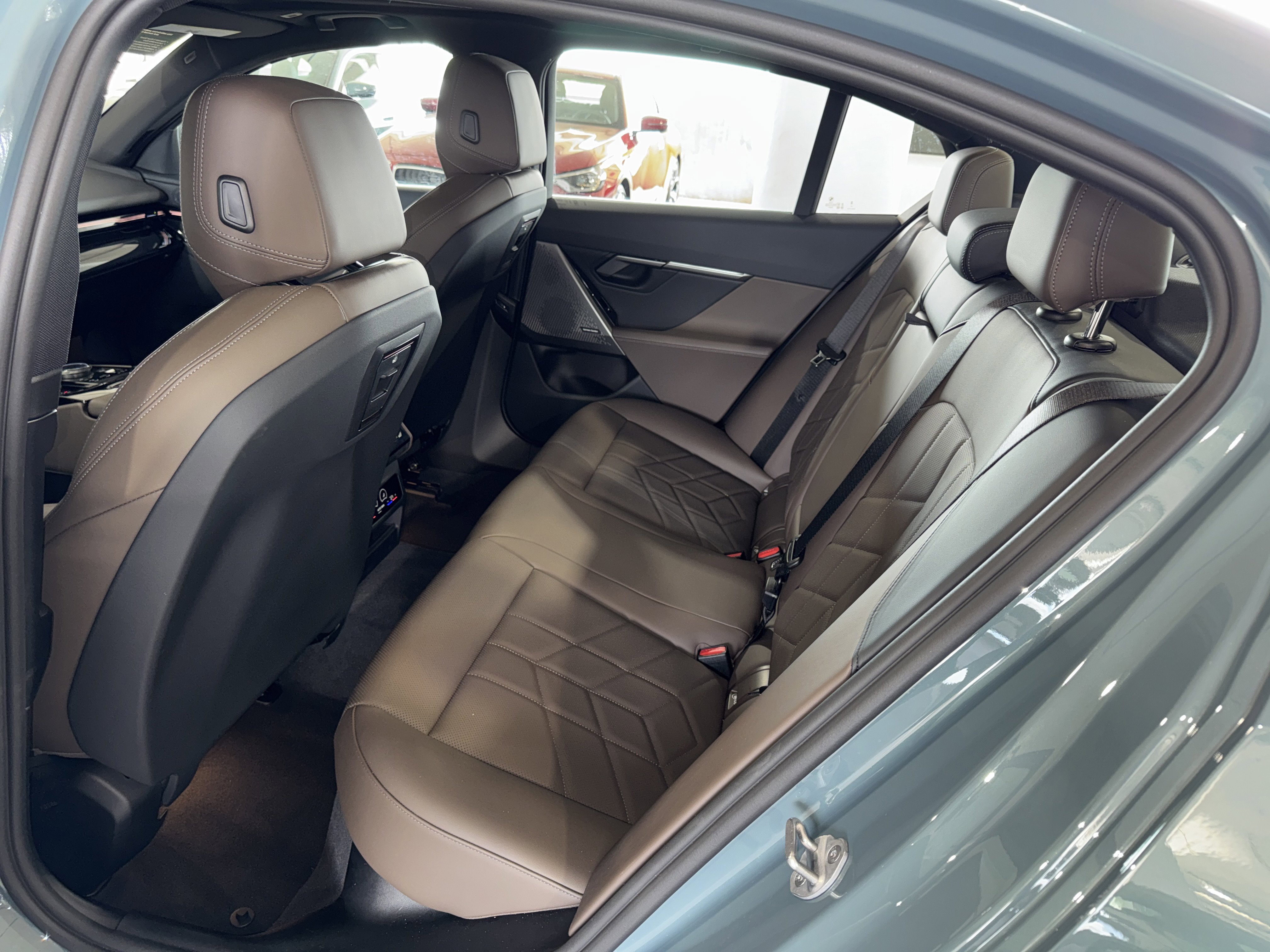 Used 2026 Cape York Green Metallic BMW 530i image 15