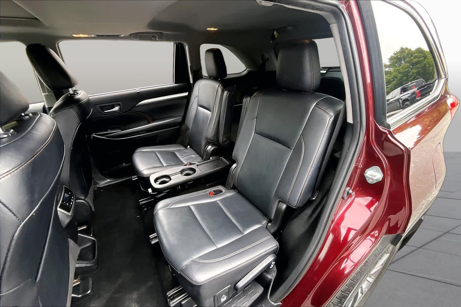 Used 2019 Ooh La La Rouge Mica Toyota XLE image 20