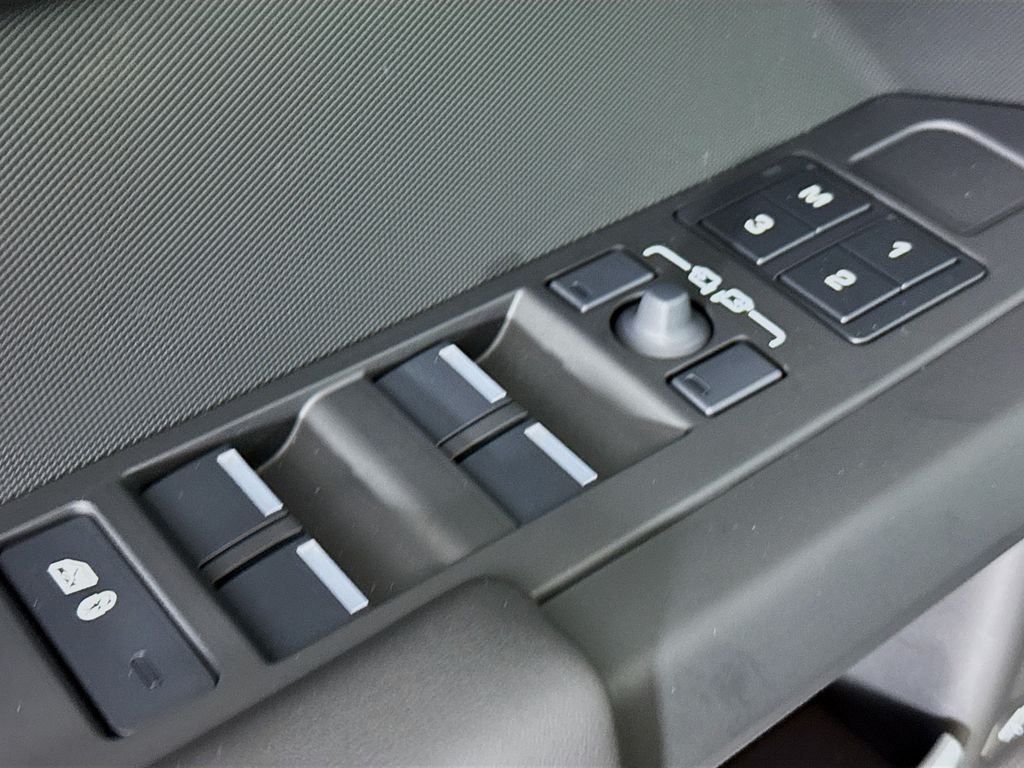 New 2026 Gondwana Stone LAND ROVER X-Dynamic SE image 17