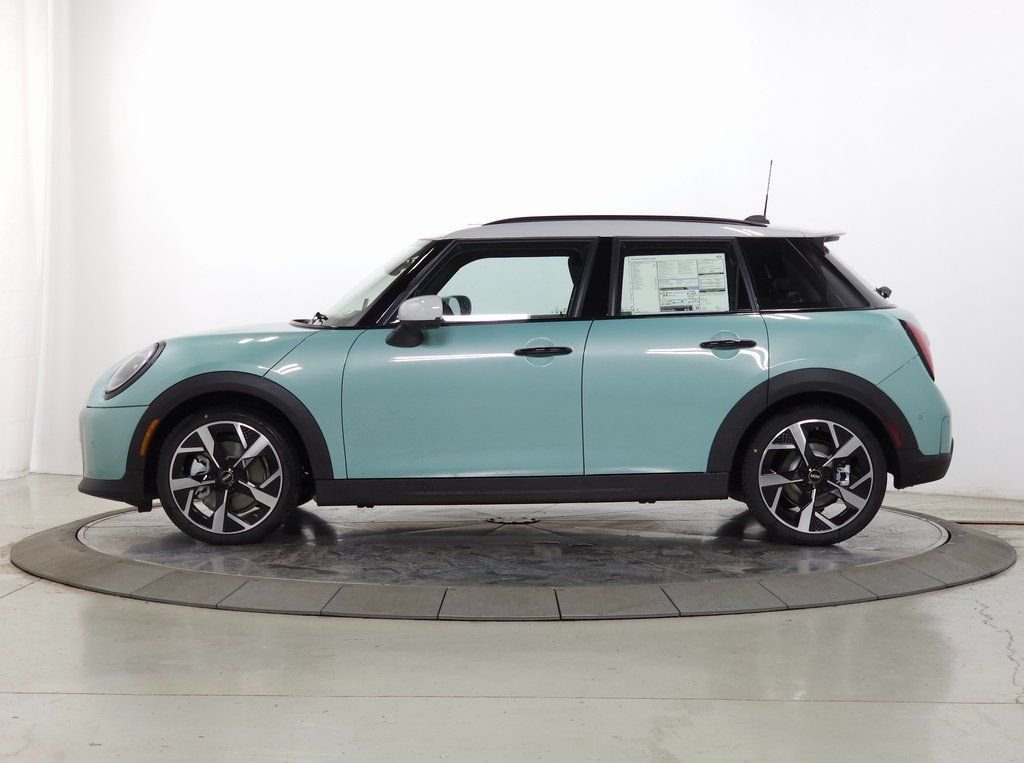 New 2026 Green Metallic MINI Iconic image 4