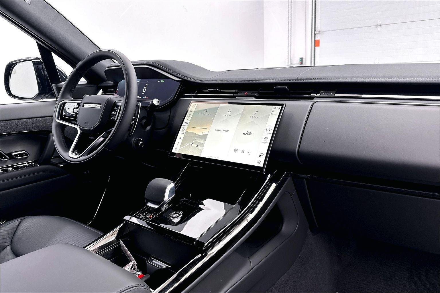 New 2026 Santorini Black Metallic Land Rover SE image 32