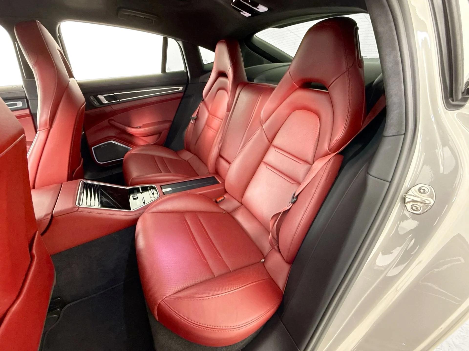 Used 2022 Chalk Porsche Turbo S image 19