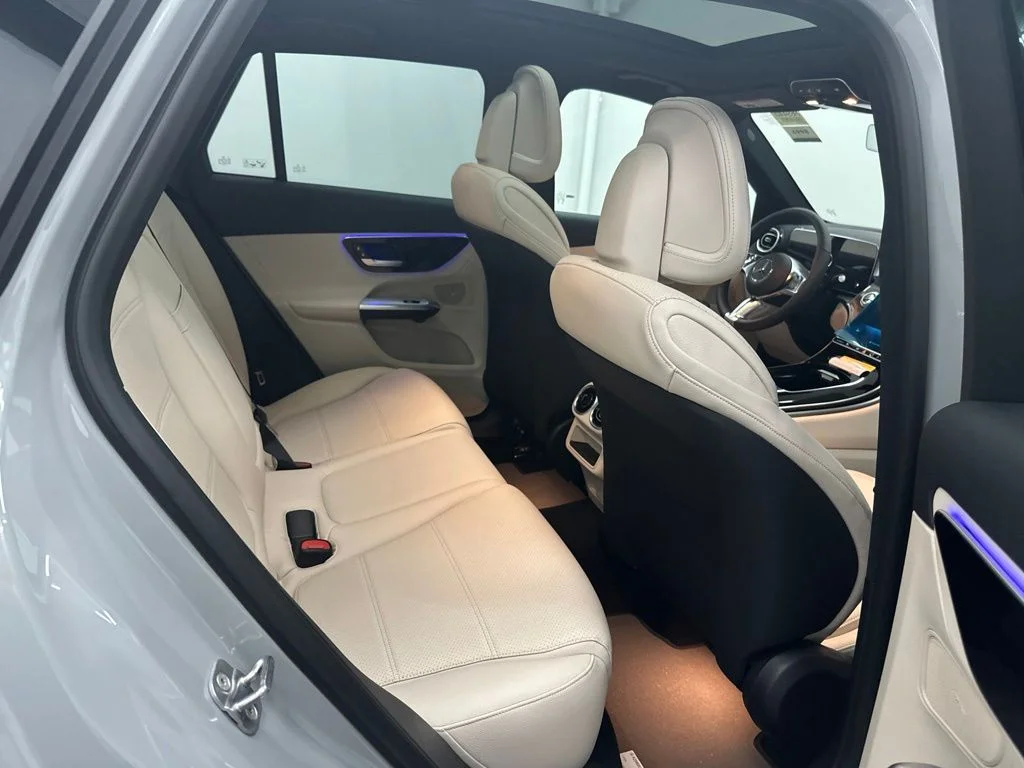 New 2027 White Mercedes-Benz GLC 300 image 24