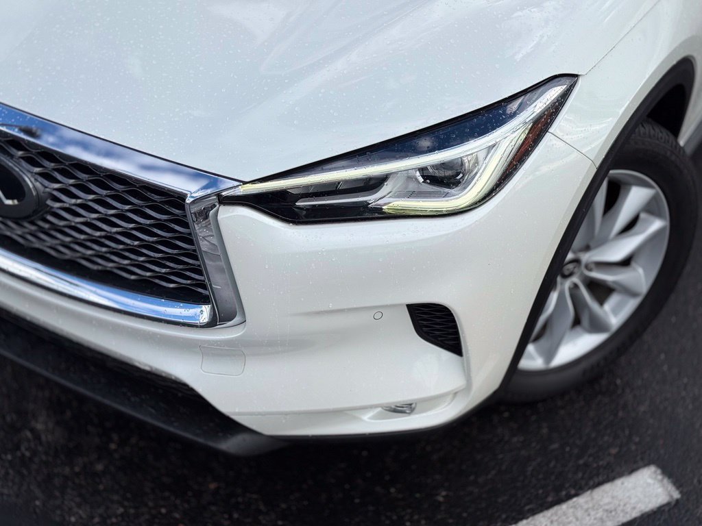 Used 2019 White INFINITI ESSENTIAL image 3