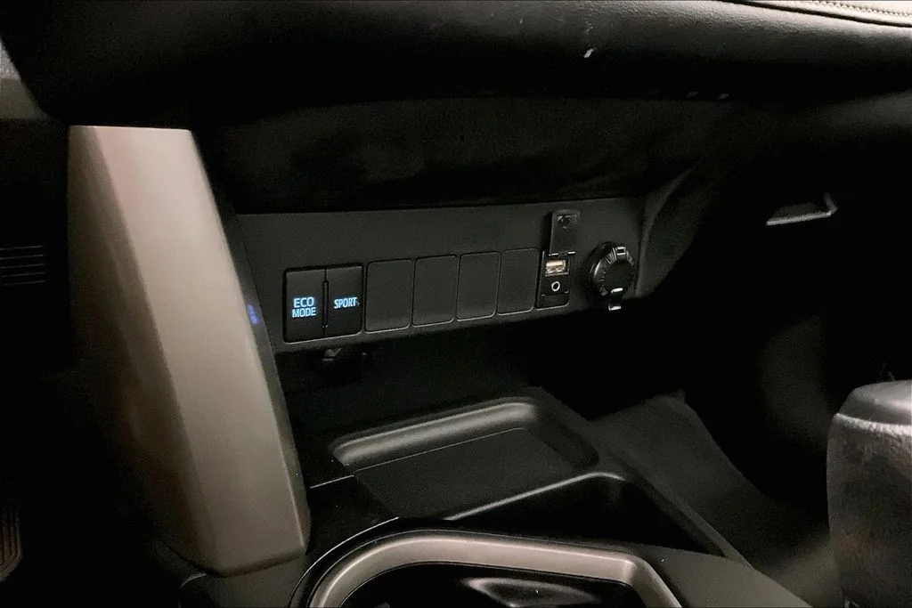 Used 2018 Black Toyota XLE image 16