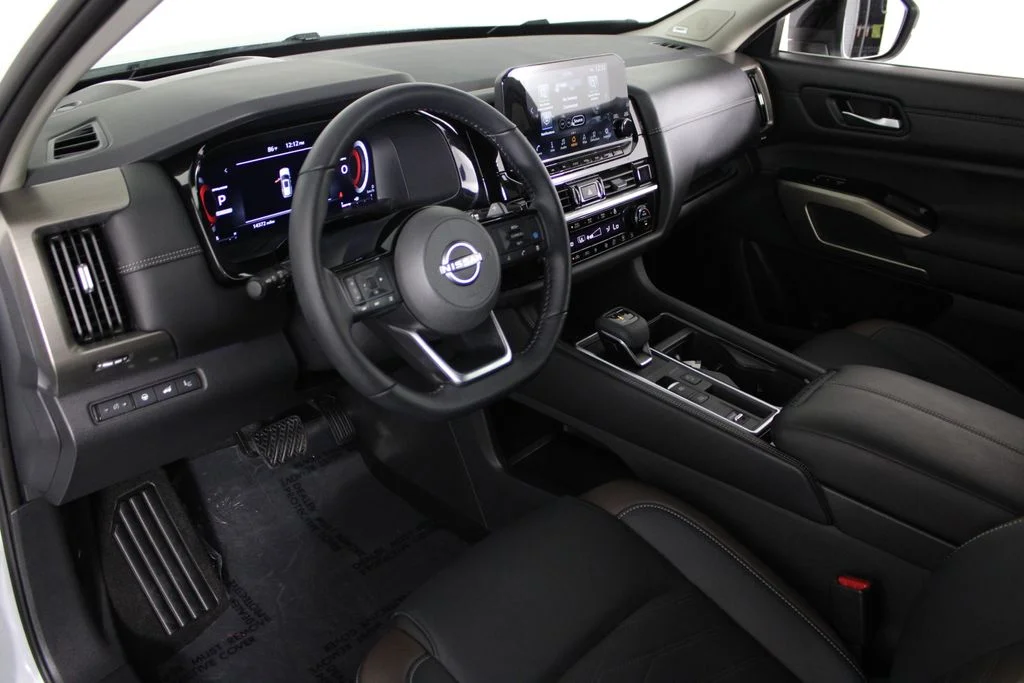 2025 Nissan Pathfinder Platinum - Photo 19
