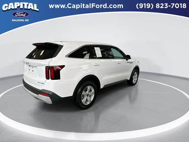 Used 2025 White Kia LX image 9