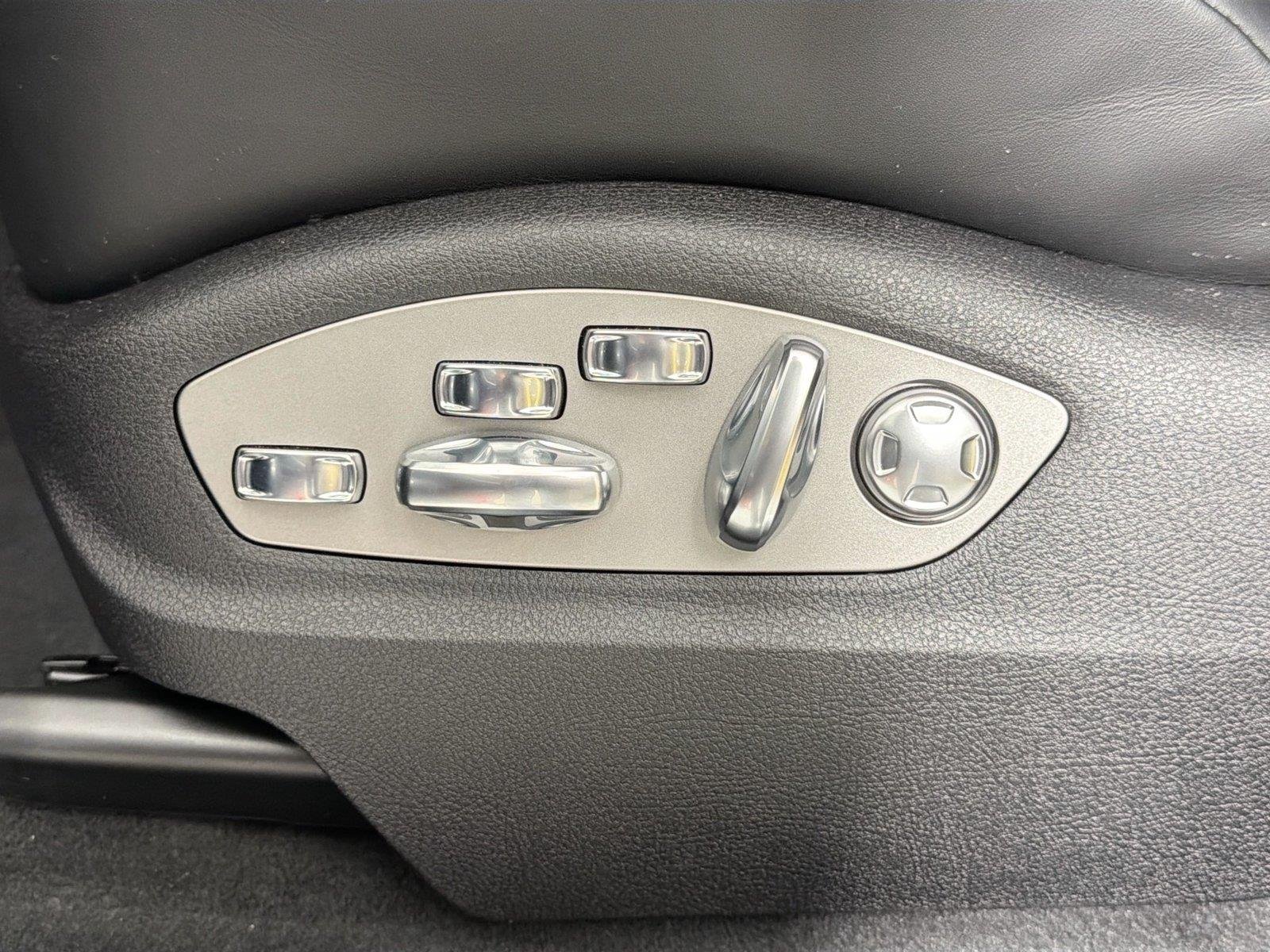 2026 Porsche Macan T - Photo 32
