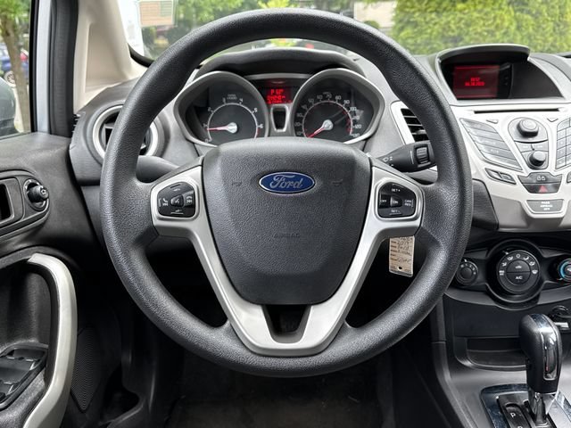 Used 2013 Ingot Silver Metallic Ford SE image 9