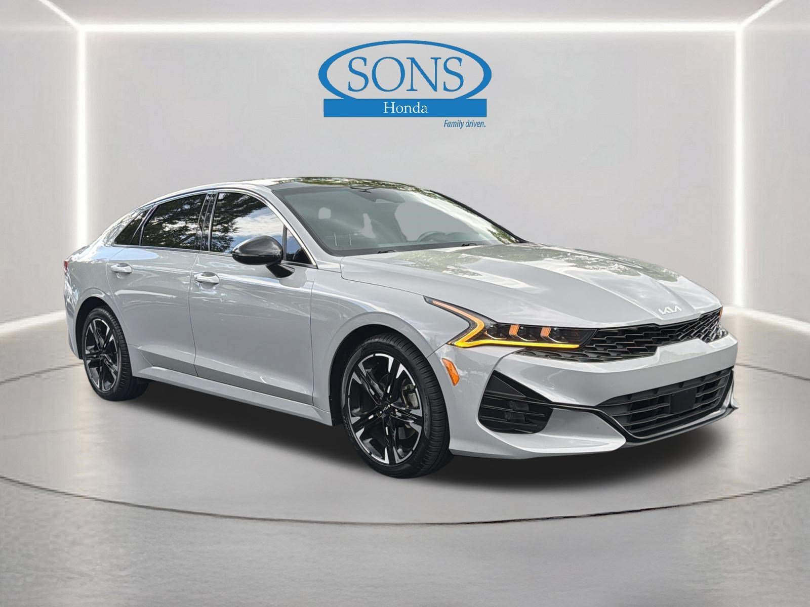 Used 2024 Wolf Gray Kia GT-Line image 32