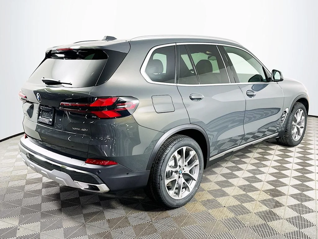 New 2026 Gray Metallic BMW xDrive40i image 5