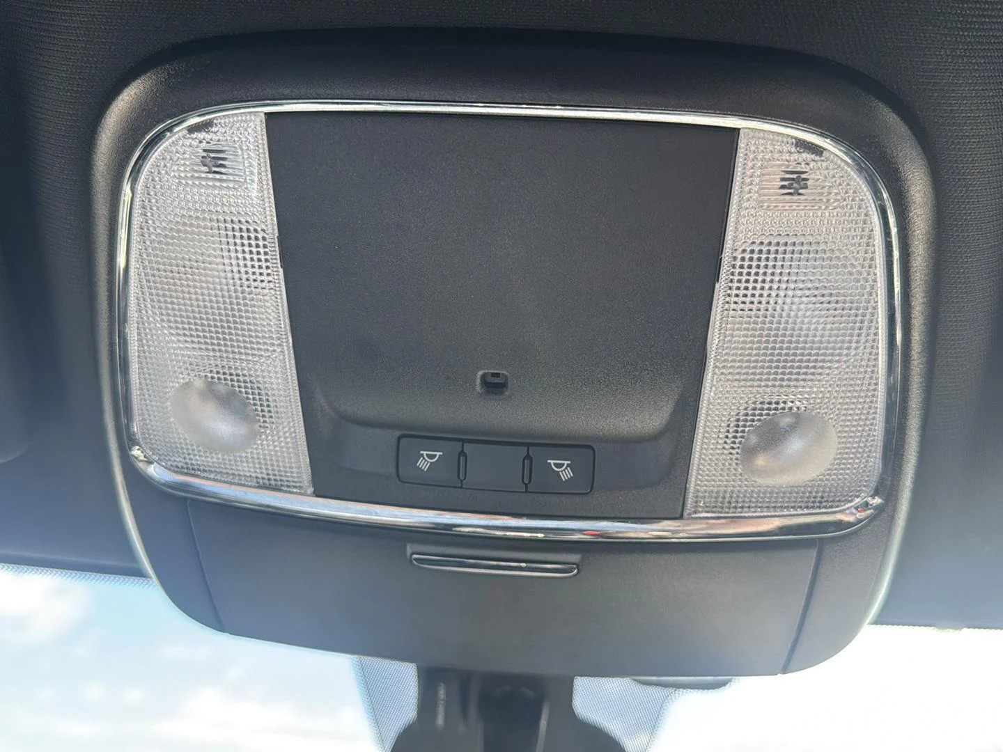 Used 2021 Diamond Black Crystal Pearlcoat Jeep Laredo E image 20