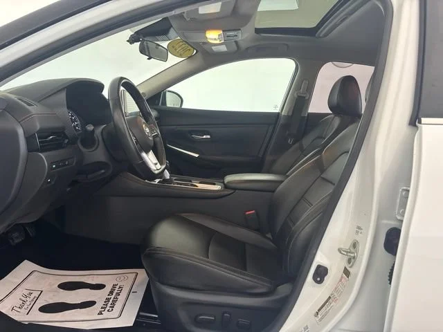 Used 2022  Nissan SR image 2