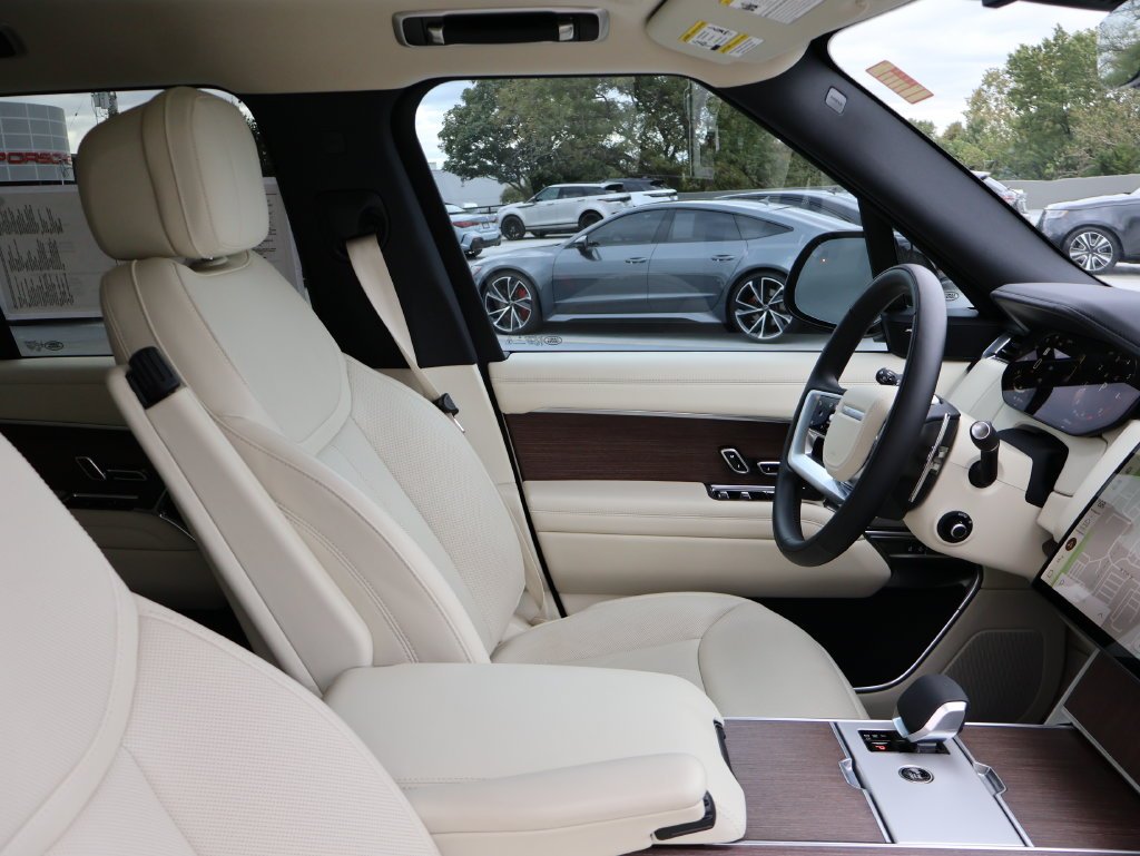 Used 2026 Santorini Black Metallic Land Rover SE image 8
