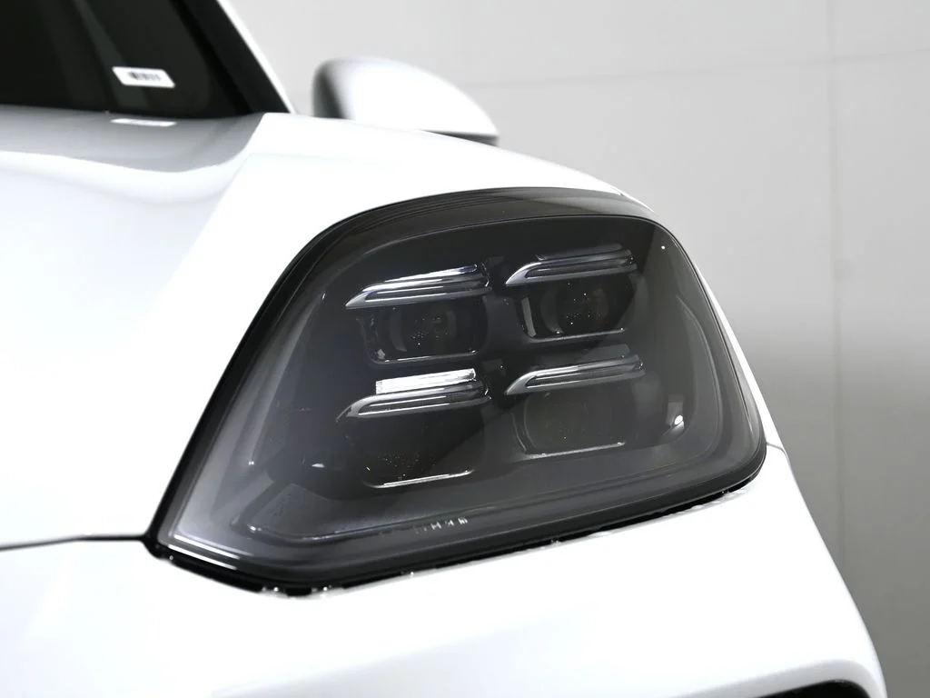 New 2026 White Porsche S image 11