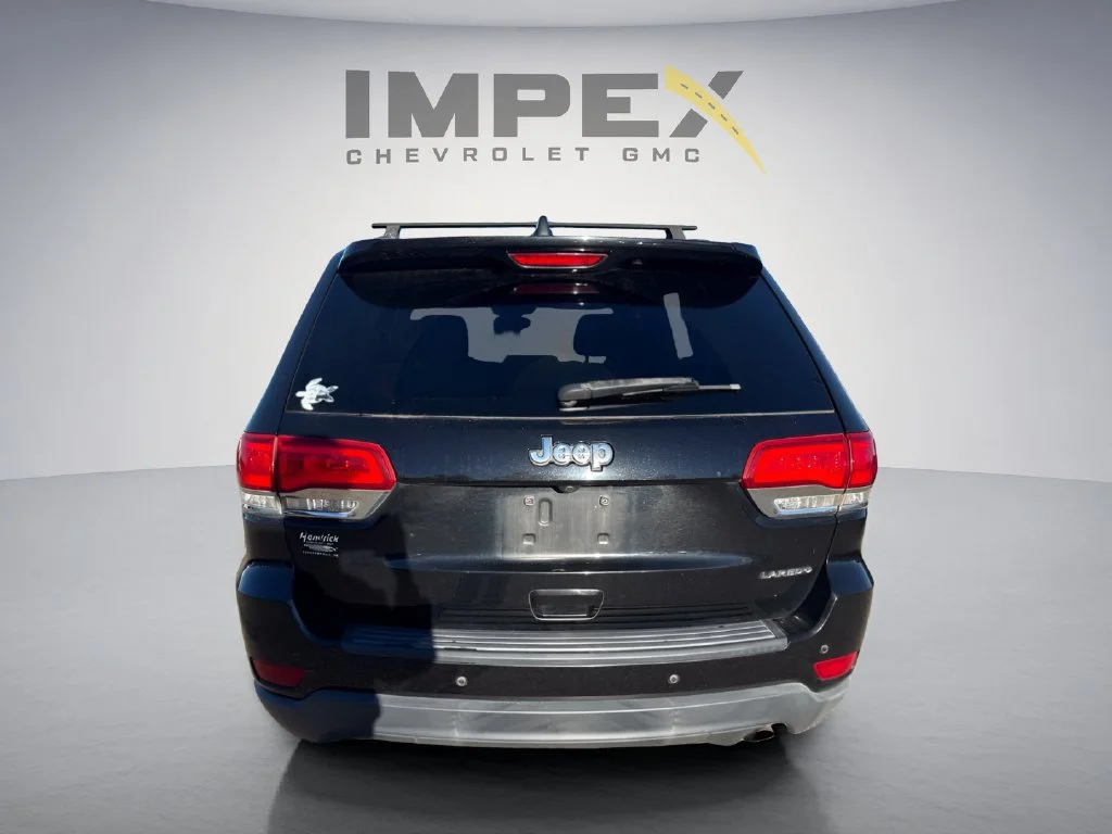 Used 2018  Jeep Laredo E image 4