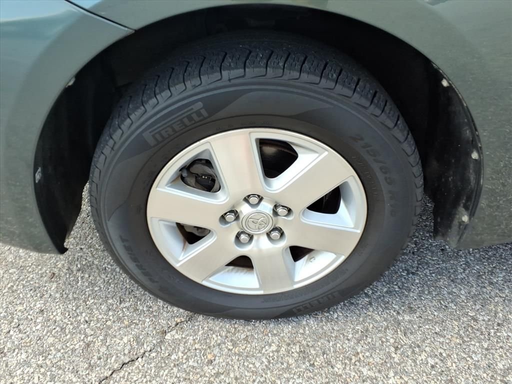 Used 2004 Green Toyota XLE image 11