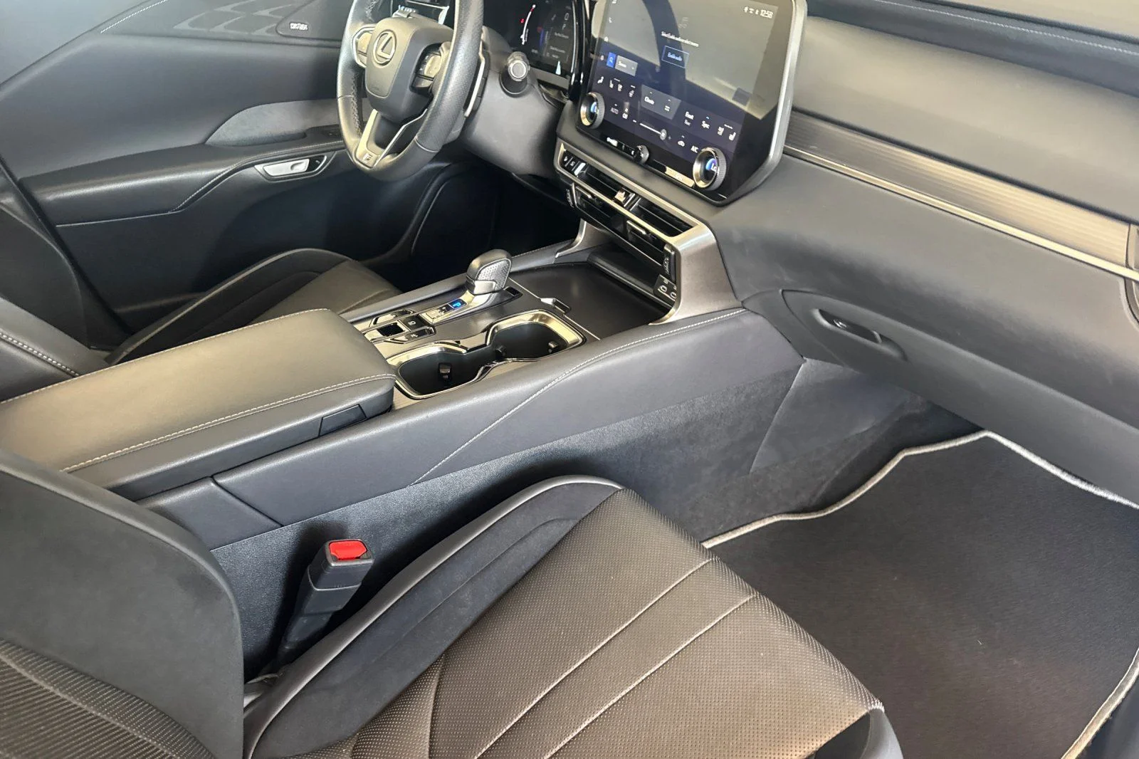 2024 Lexus RX Hybrid 500h - Photo 13