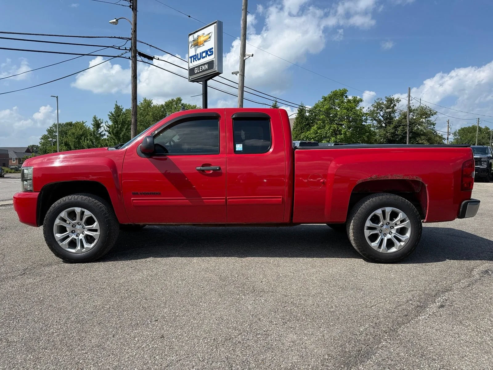 Used 2011 VICTORY RED Chevrolet LT image 4