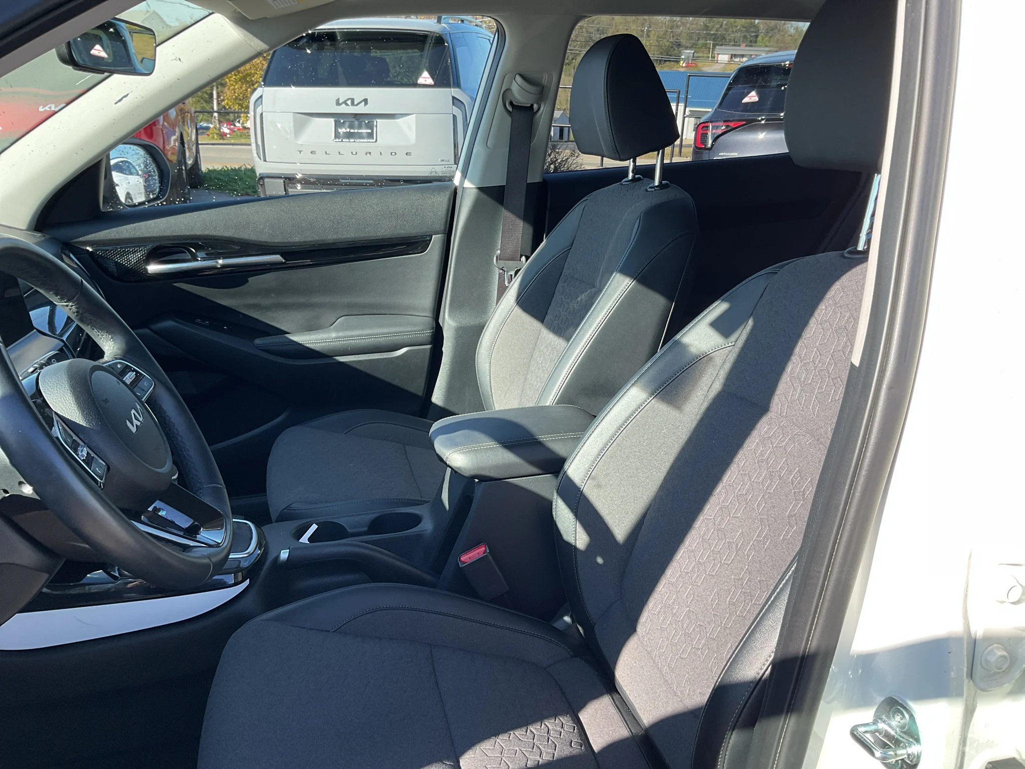 Certified Used 2025 Clear White/Black Roof Kia S image 18