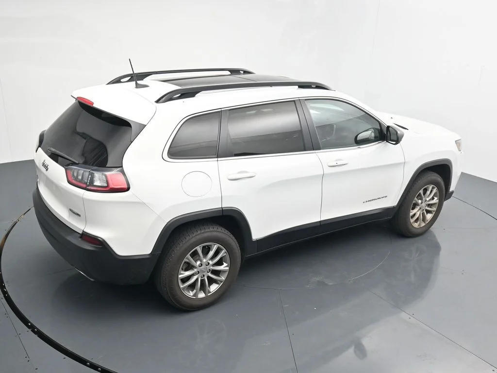 Used 2022 White Jeep Latitude Lux image 15