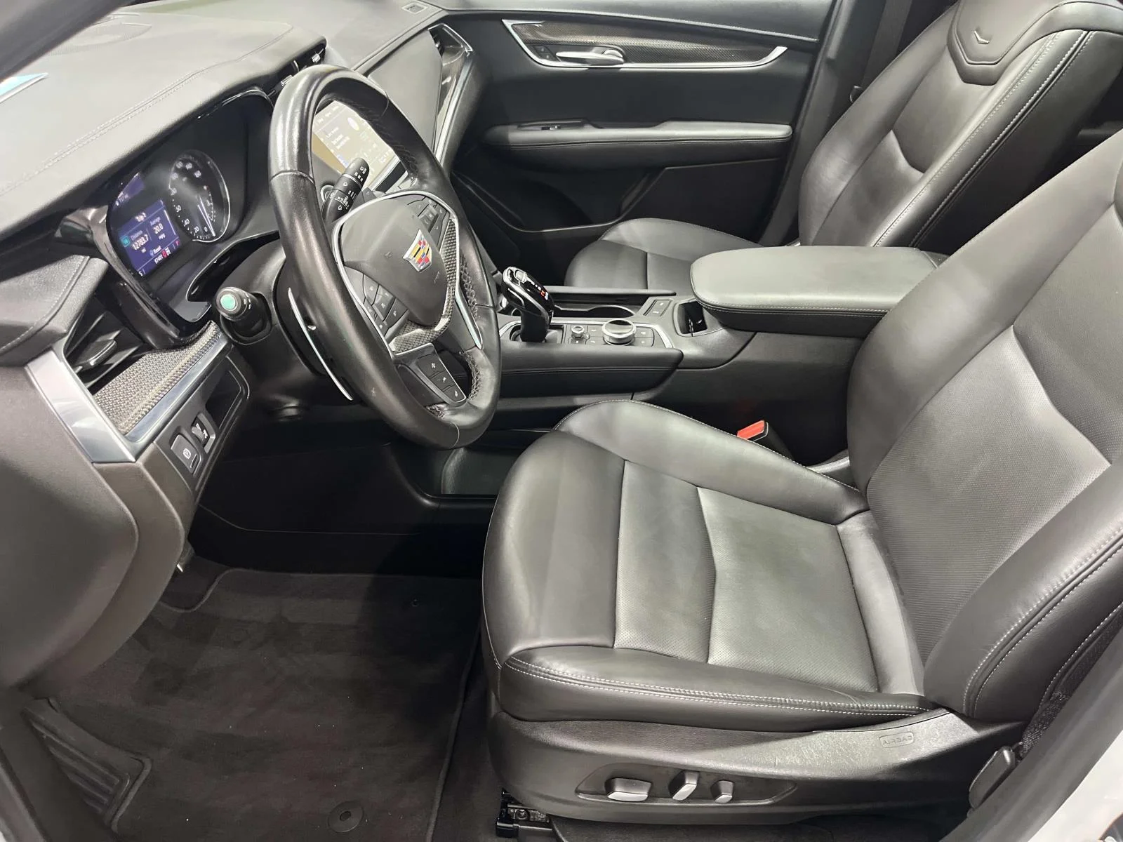 Used 2022 CRYSTAL WHITE TRICOAT Cadillac AWD Sport image 11